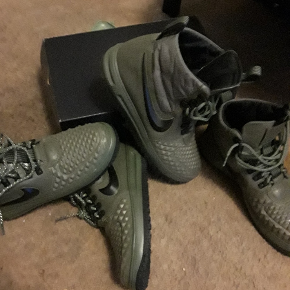 Shoes - Picture 2 of 3